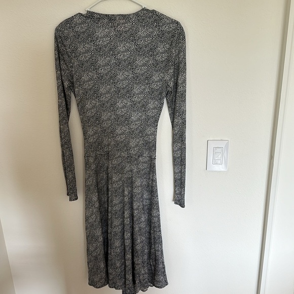 Tory Burch Vanessa Silk Wrap Dress – Size Small – EUC - Picture 9 of 9